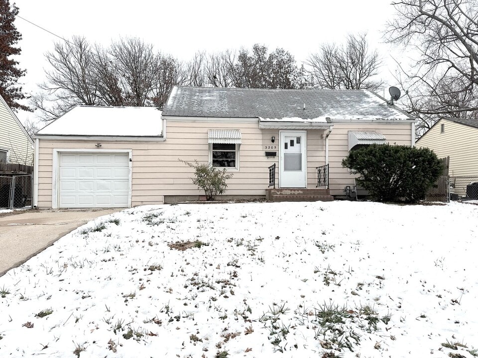 3205 Francis Pl in Kansas City, KS - Building Photo