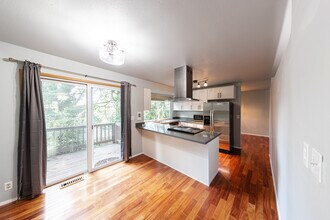 3525 120th Ave SE in Bellevue, WA - Building Photo - Building Photo