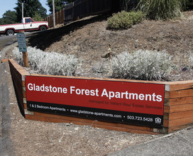 Gladstone Forest Apartments in Gladstone, OR - Building Photo - Building Photo