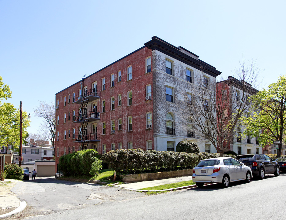 2831 28th St NW in Washington, DC - Building Photo