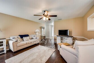 617 Main St in Roanoke, TX - Building Photo - Building Photo