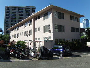 1627 Ala Wai Blvd in Honolulu, HI - Building Photo - Building Photo