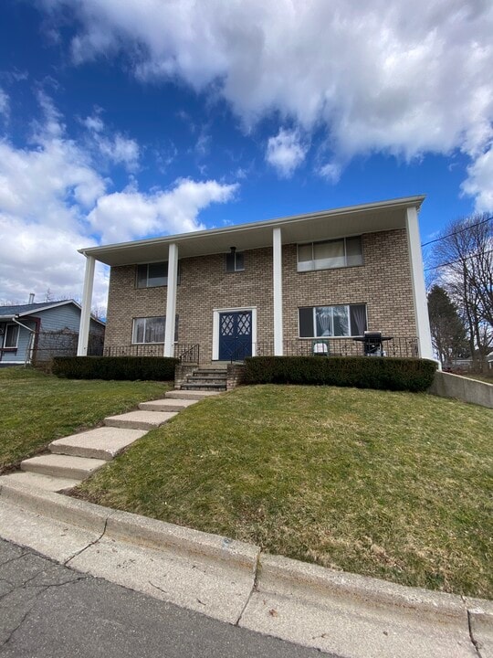 12 Virginia Ave, Unit 4 in Endwell, NY - Building Photo
