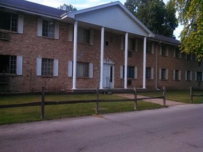 North Shore Manor Apartments in Oshkosh, WI - Building Photo - Building Photo