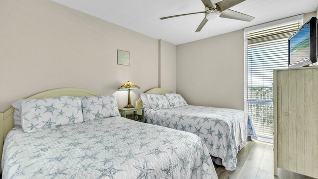 7205 Thomas Dr in Panama City Beach, FL - Building Photo - Building Photo