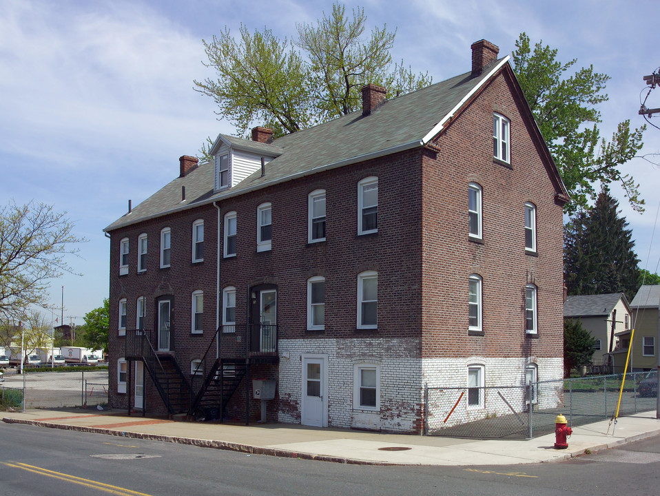 23-25 West St in Chicopee, MA - Building Photo