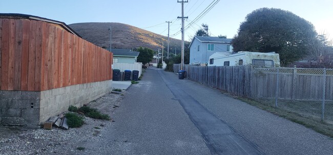 423 S D St in Lompoc, CA - Building Photo - Building Photo