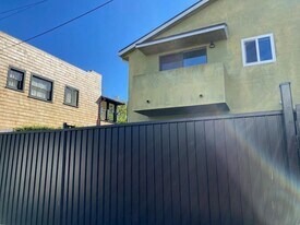 635 Palms Blvd, Unit B in Venice, CA - Building Photo