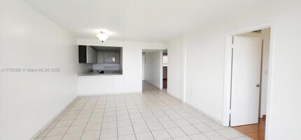 10000 NW 80th Ct, Unit 2247 in Hialeah Gardens, FL - Building Photo - Building Photo