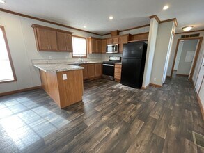 38031 Leverette Ave in Clinton Township, MI - Foto de edificio - Building Photo