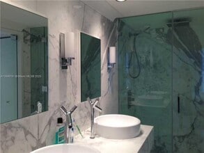 485 Brickell Ave, Unit 3303 in Miami, FL - Building Photo - Building Photo