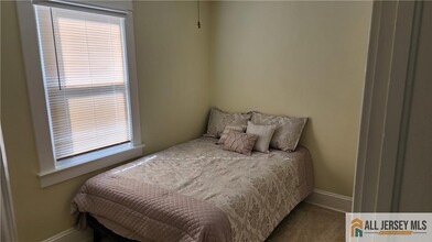 307 Poll Pl in Edison, NJ - Building Photo - Building Photo