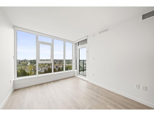 13738 Central Ave in Surrey, BC - Building Photo - Building Photo