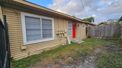 211 Caylor St-Unit -4 in Houston, TX - Building Photo - Building Photo