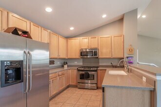 472 Valentine Way in Oswego, IL - Building Photo - Building Photo