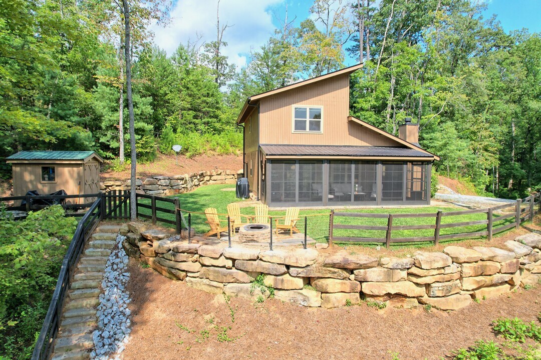 112 John English Dr in Clayton, GA - Building Photo