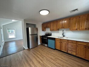 92 Church St-Unit -A in Montclair, NJ - Foto de edificio - Building Photo