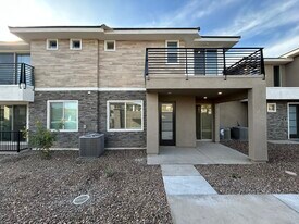 2121 W Sonoran Desert Dr in Phoenix, AZ - Building Photo