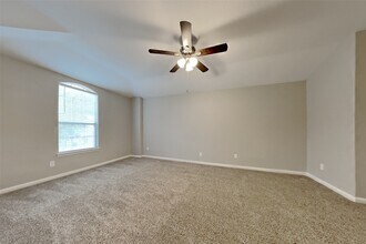 21405 Surrey Glen Ct in Porter, TX - Building Photo - Building Photo