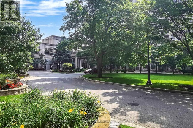 25-425 Kingsbridge Garden Cir in Mississauga, ON - Building Photo - Building Photo
