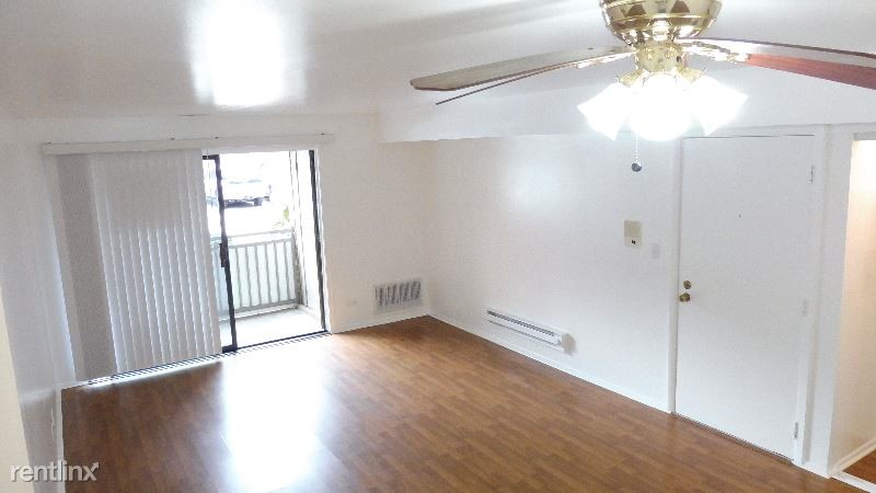1331 E Ports O Call Dr in Palatine, IL - Building Photo