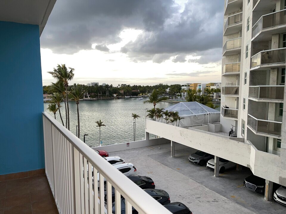 5838 Collins Ave, Unit 3D in Miami Beach, FL - Foto de edificio