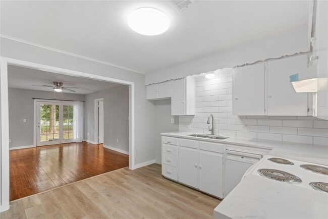 property at 615 Riveredge Dr