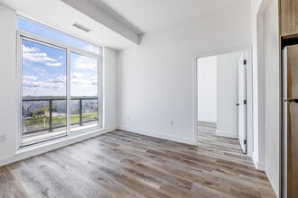 2475 Old Bronte Road in Oakville, ON - Building Photo - Interior Photo