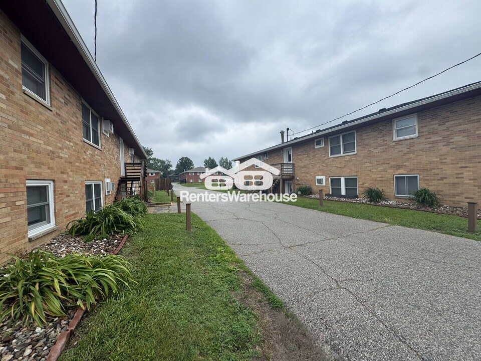 110 NW College Ave in Ankeny, IA - Building Photo