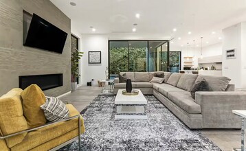 742 N Cherokee Ave in Los Angeles, CA - Building Photo - Building Photo