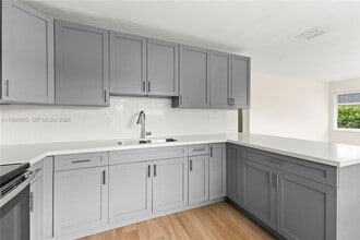 6121 SW 40th Ct in Miramar, FL - Building Photo - Building Photo