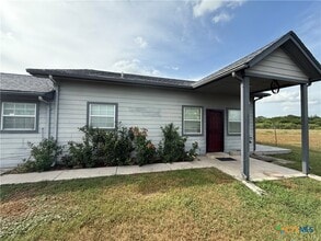 256 Co Rd 481 in Gonzales, TX - Building Photo - Building Photo