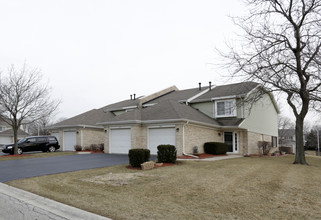 Shorewood Commons in Bolingbrook, IL - Building Photo - Building Photo