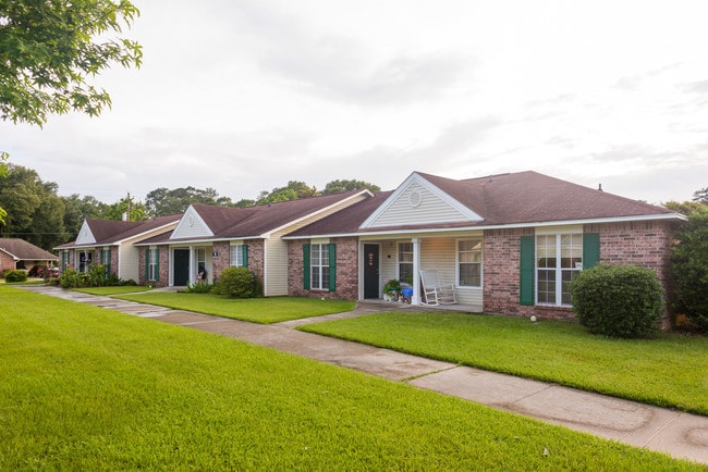 Bougainvilla Apartments in Denham Springs, LA - Building Photo - Building Photo