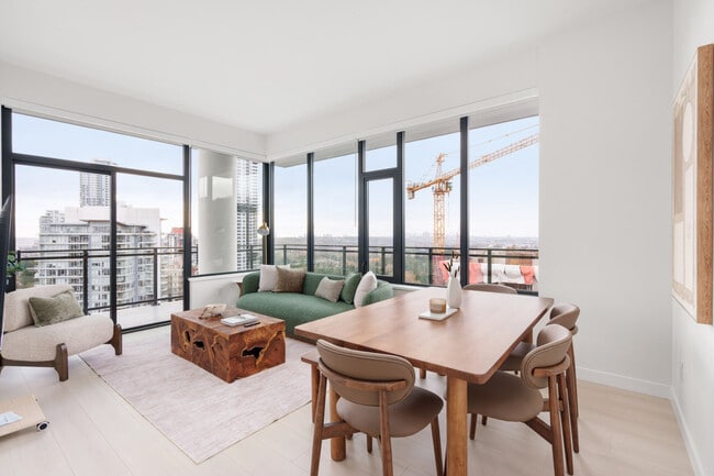 626 Claremont St in Coquitlam, BC - Building Photo - Building Photo