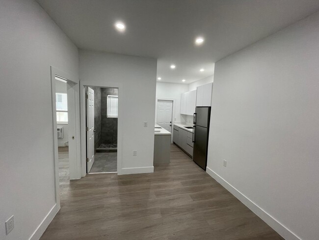 6910 Byron Ave, Unit 05 in Miami Beach, FL - Building Photo - Building Photo