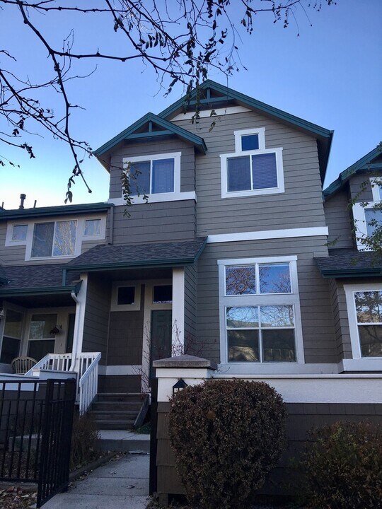 2065 N Fork Dr in Lafayette, CO - Building Photo