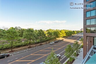 3030 Potomac Ave in Arlington, VA - Foto de edificio - Building Photo