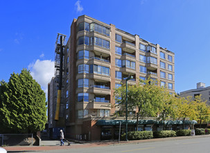 Pacific Terrace in White Rock, BC - Building Photo - Building Photo