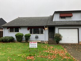 902 Connecticut Ave SE in Salem, OR - Building Photo