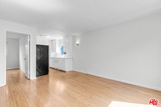 11826 Washington Pl in Los Angeles, CA - Building Photo - Building Photo