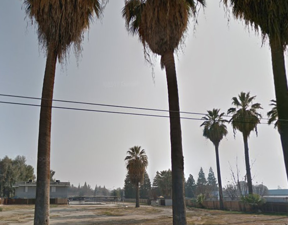 4023 O St in Bakersfield, CA - Foto de edificio