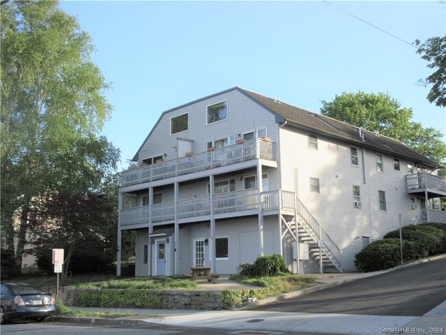 271 Pequot Ave in New London, CT - Building Photo - Building Photo