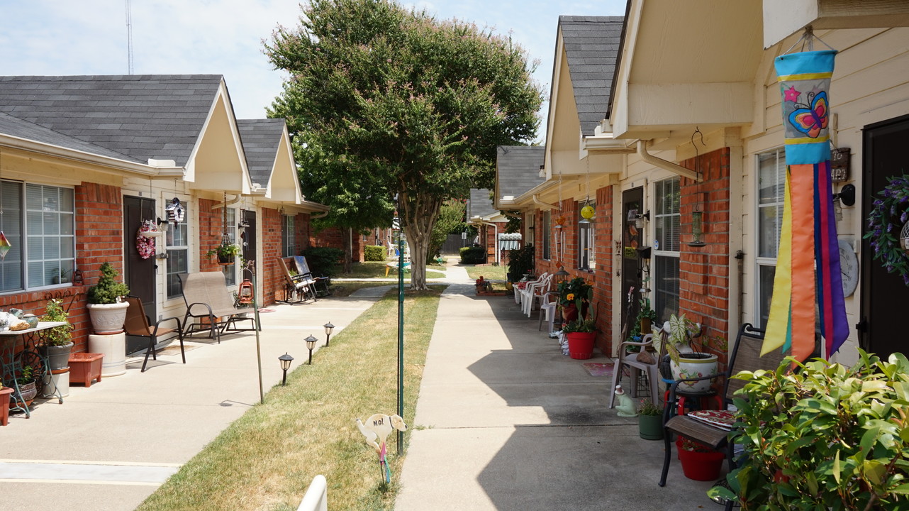 The Parc at Bakers Pointe in Fort Worth, TX - Building Photo