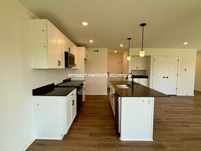 8801 SW 10th St in Blue Springs, MO - Building Photo - Building Photo