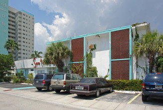 Sun Terrace in Fort Lauderdale, FL - Building Photo - Building Photo