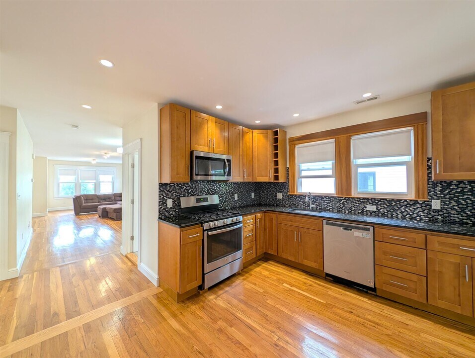 9 Bonner Ave, Unit 2 in Medford, MA - Foto de edificio