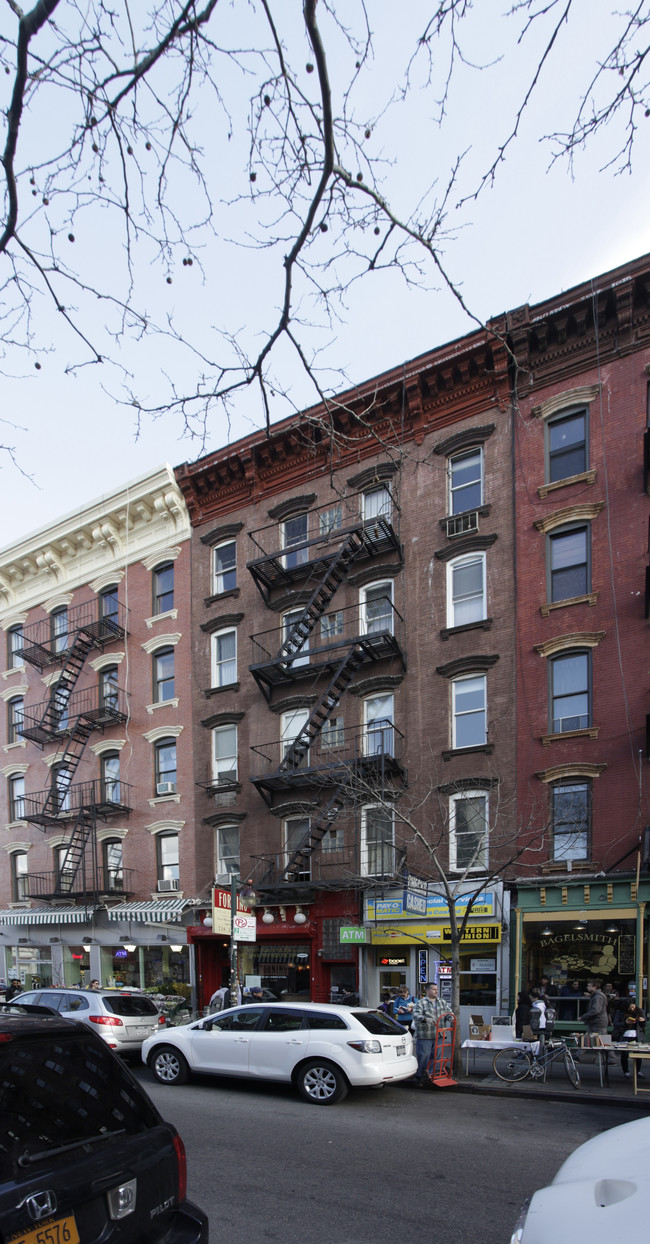 187 Bedford Ave in Brooklyn, NY - Foto de edificio - Building Photo