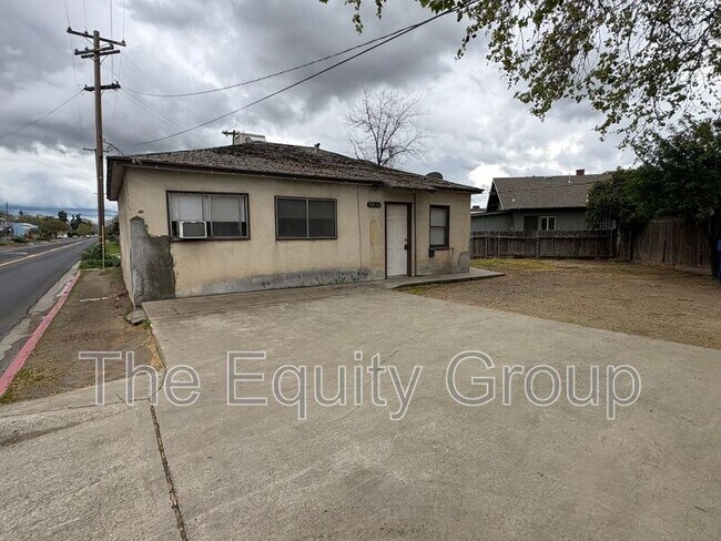 500 N K St in Dinuba, CA - Building Photo - Building Photo