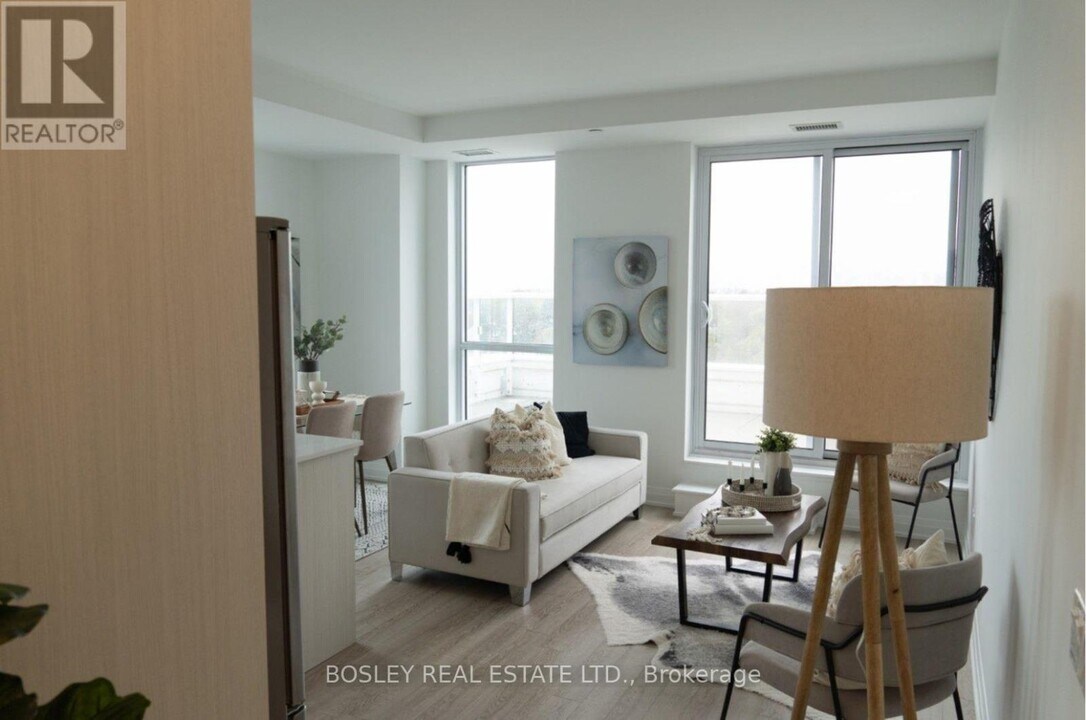 286 Main St in Toronto, ON - Building Photo